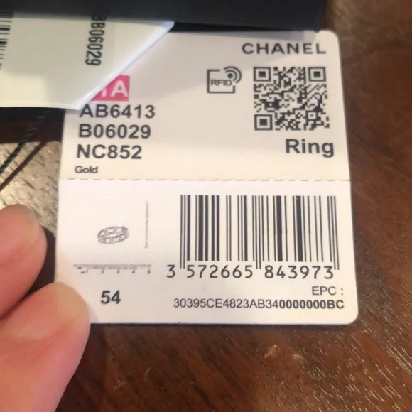 CHANEL Golden Ring - Picture 7 of 9